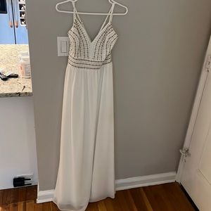 Lulu’s white dress
